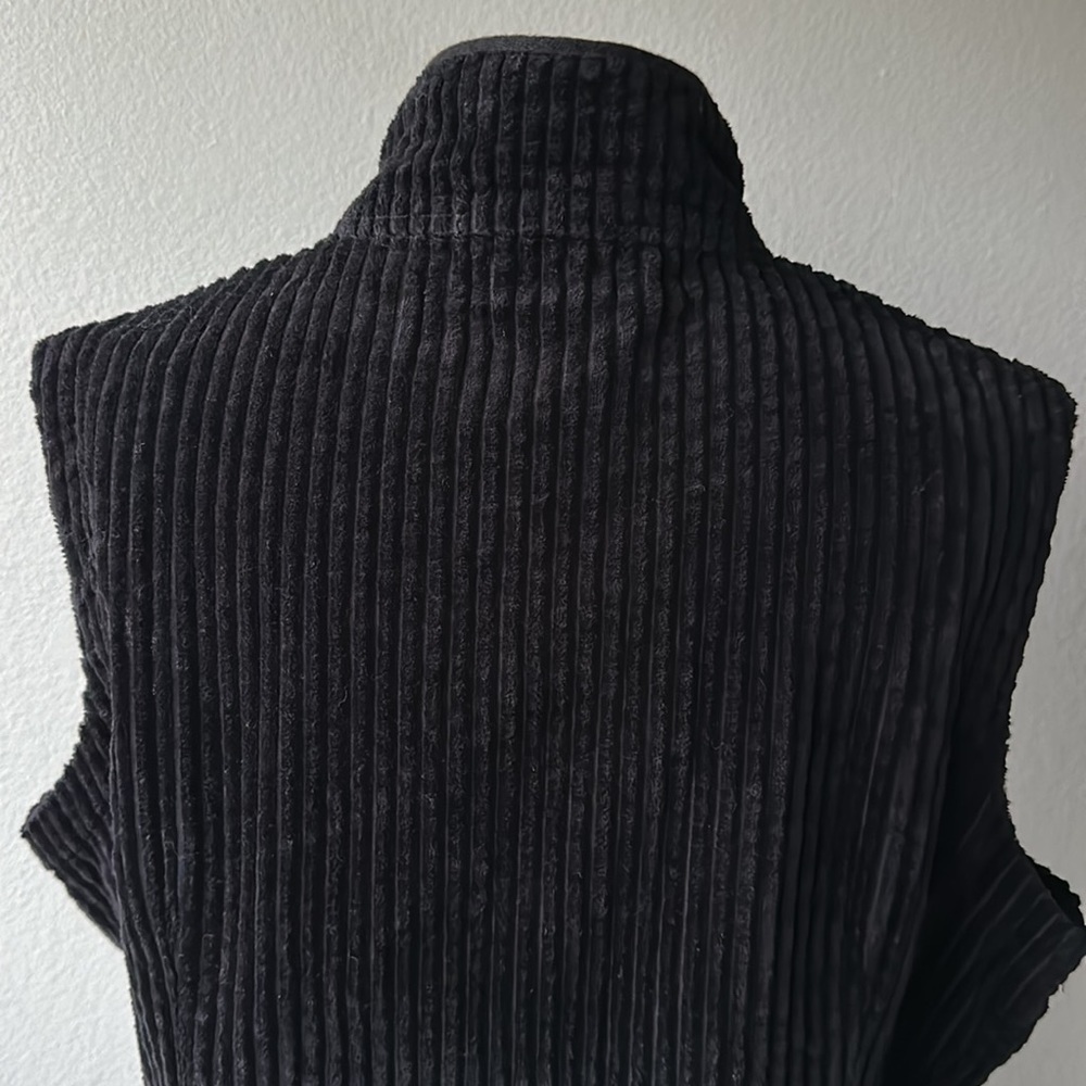 Woolrich vest size Large black ribbed faux velvet zipper front - Picture 4 of 9